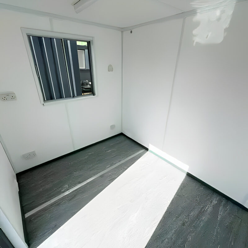 10 Fuß × 8 Fuß großer Seecontainer als Büro | Tragbares vandalensicheres Gebäude – Bild 4