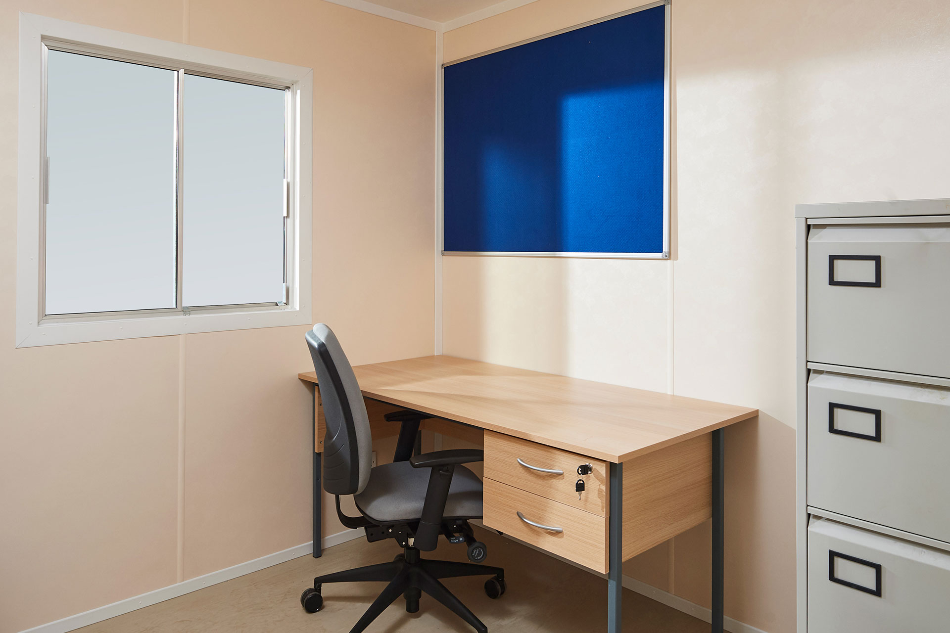 24 Fuß x 9 Fuß große Büro-/Kantinenkabine aus Stahl – Bild 2