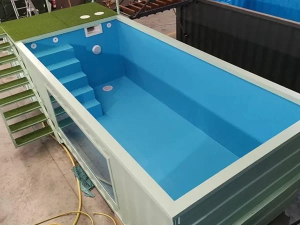 Schwimmbecken aus 30 Fuß Seecontainern