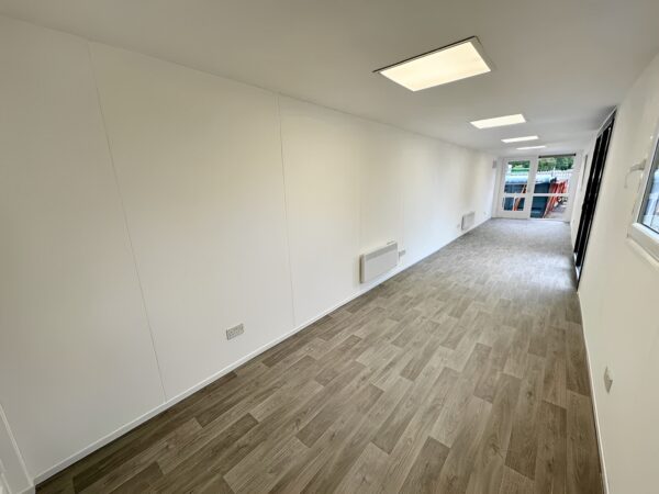Converted-40ft-Shipping-Container-Open-Plan-Office-Portable-Container-Building-2.jpg