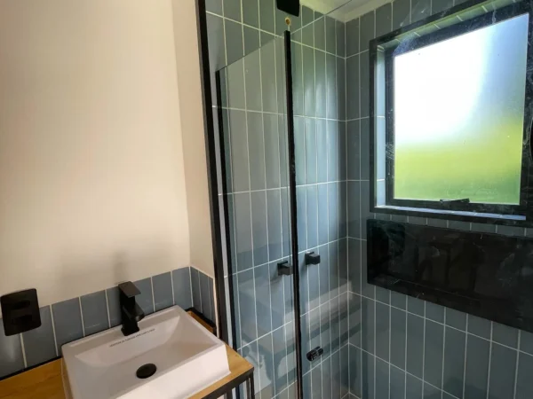 Customized-20ft-Cozy-Cabin-Container-House-7.webp